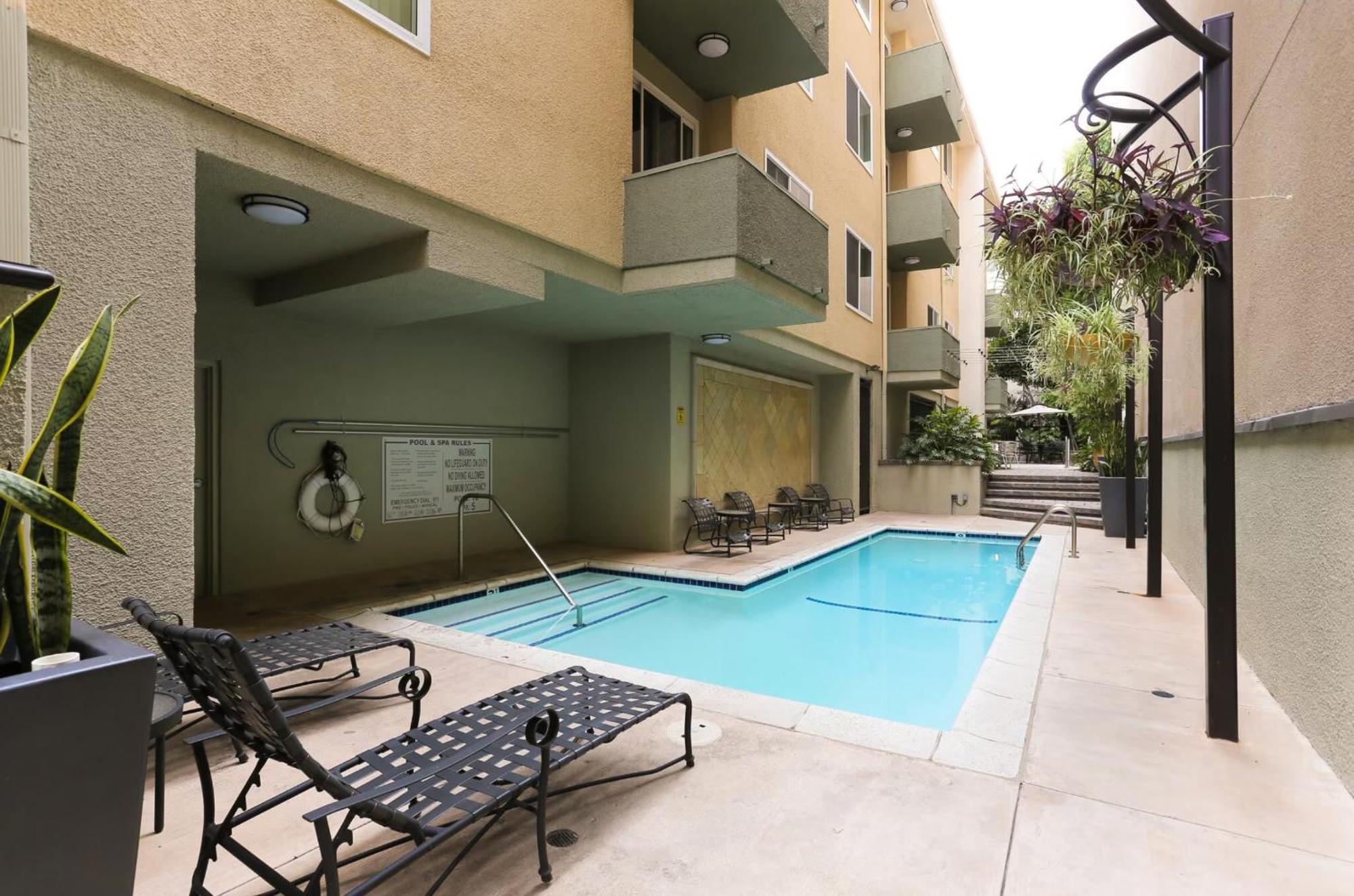 Beverly Hills 2 Bed 2 Bath Penthouse With Den And Parking 414 Los Angeles Exteriör bild